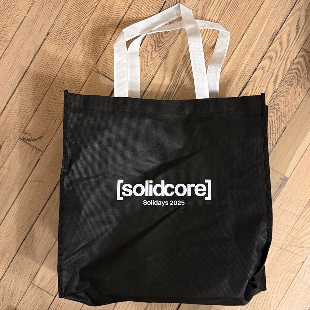 Never worn solidays 2025 solidcore mock neck- XS - Picture 4 of 4